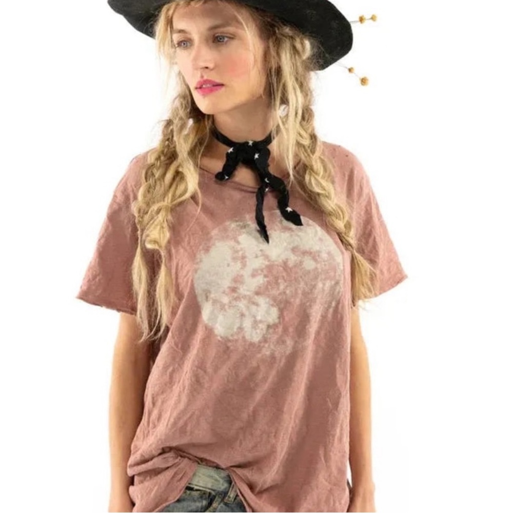Magnolia Pearl Moon T-shirt
